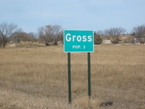 Population_sign,_Gross,_Nebraska,_USA